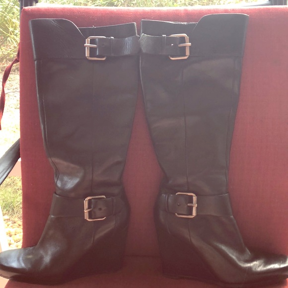 Extremely comfortable black boots only worn once - Picture 1 of 6